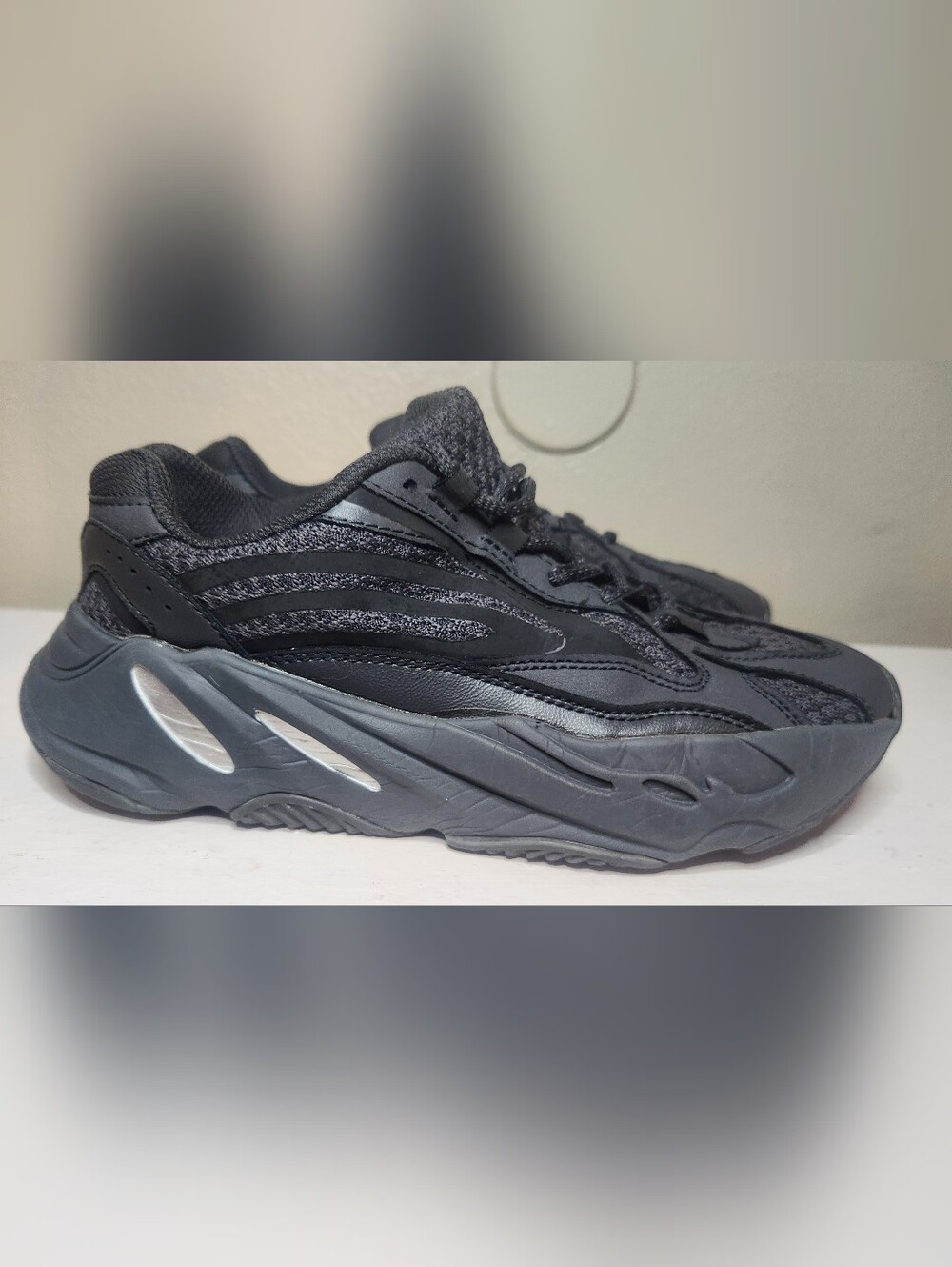 adidas Kanye West Yeezy Boost 700 V2 "Vanta" Black size 7.5